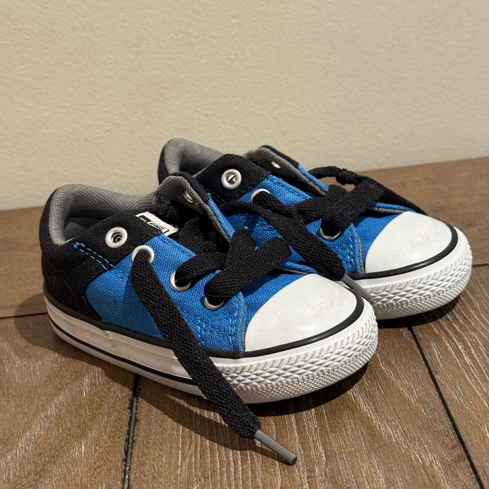 Converse Toddler Chuck Taylor All Star Low top lace up Toddler Blue Black Size 5